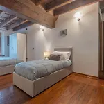 Guesthost - Exclusive Duplex In The Center X9! * Ferrara