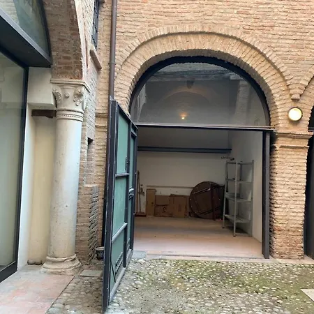 Guesthost - Exclusive Duplex In The Center X9! *