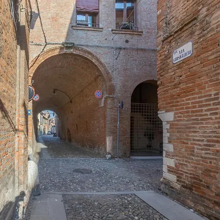 Guesthost - Exclusive Duplex In The Center X9! Apartman *