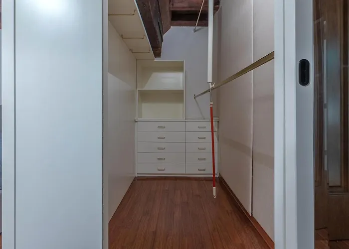 Guesthost - Exclusive Duplex In The Center X9! フェラーラ