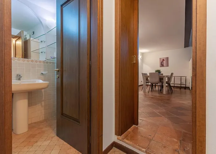 Guesthost - Exclusive Duplex In The Center X9! アパート フェラーラ