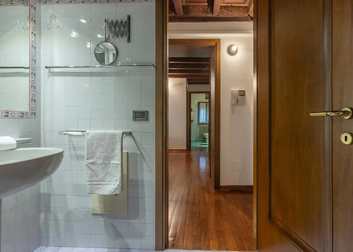 Guesthost - Exclusive Duplex In The Center X9! Apartman *