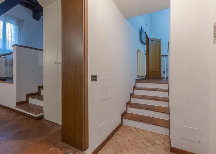 Guesthost - Exclusive Duplex In The Center X9! フェラーラ