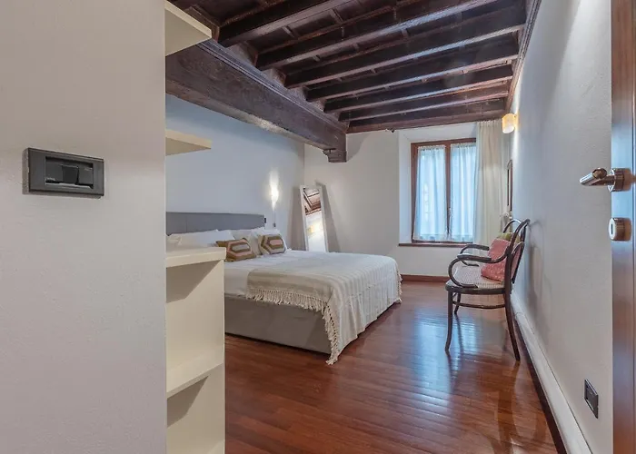 Guesthost - Exclusive Duplex In The Center X9! * フェラーラ