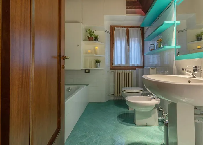 Guesthost - Exclusive Duplex In The Center X9! フェラーラ