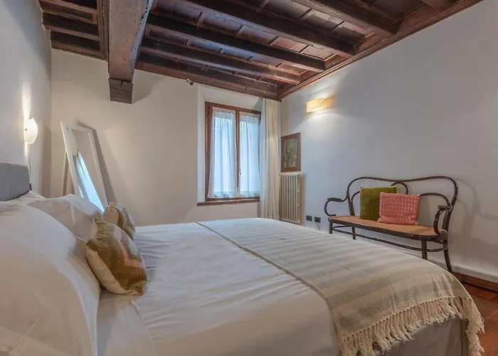 Guesthost - Exclusive Duplex In The Center X9! フェラーラ