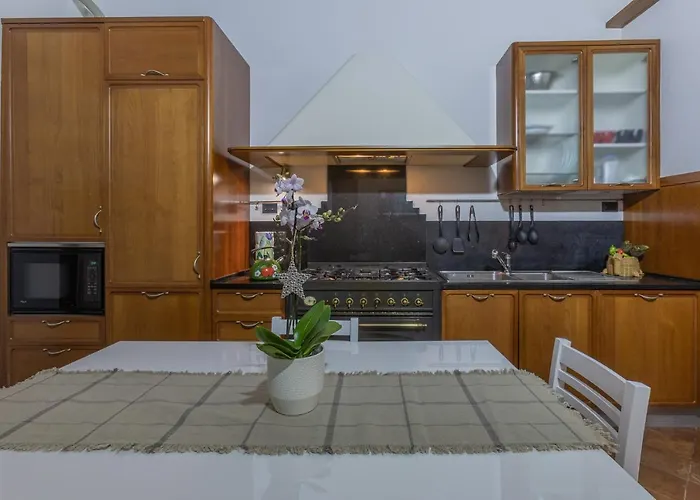 Guesthost - Exclusive Duplex In The Center X9! Ferrara