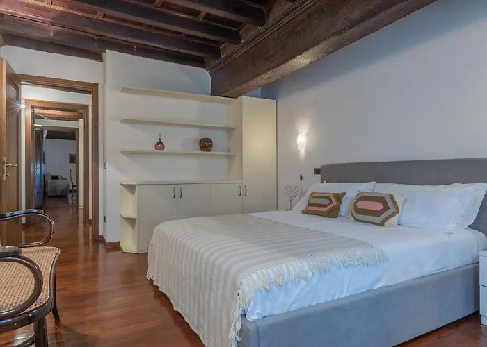 Guesthost - Exclusive Duplex In The Center X9! Apartman Ferrara