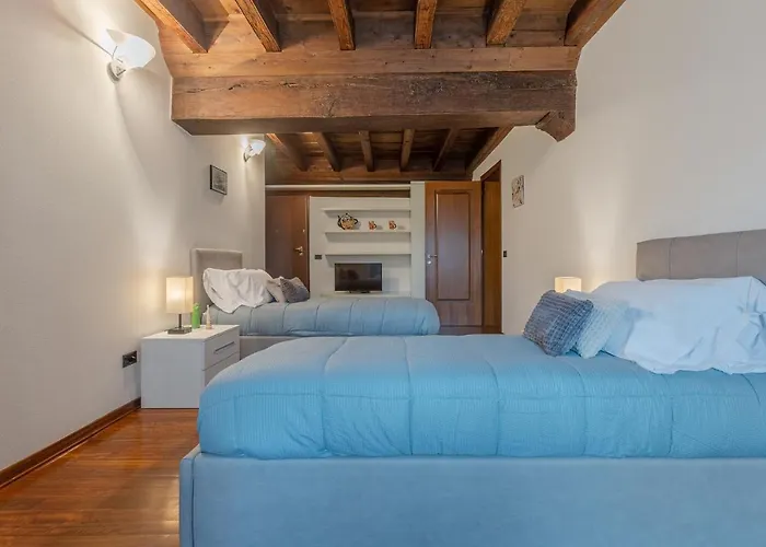 Guesthost - Exclusive Duplex In The Center X9! *