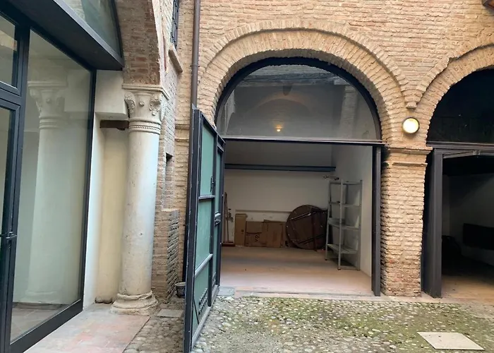 Guesthost - Exclusive Duplex In The Center X9! *