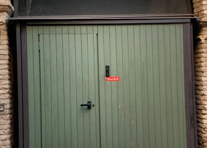 Guesthost - Exclusive Duplex In The Center X9! * フェラーラ